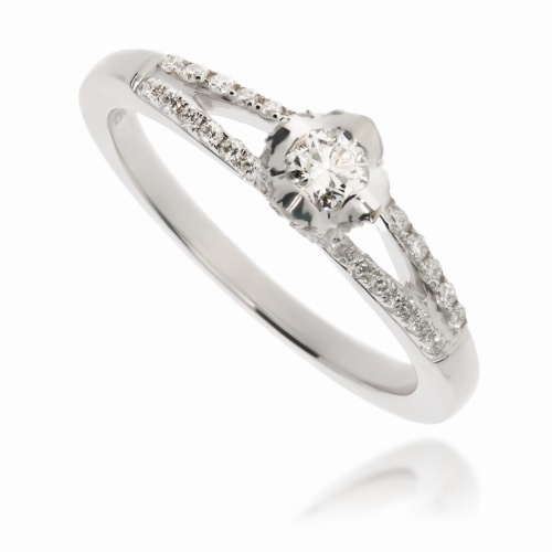 Złoty pierścionek zaręczynowy z diamentami 585