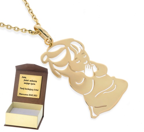 Złoty medalik aniołek